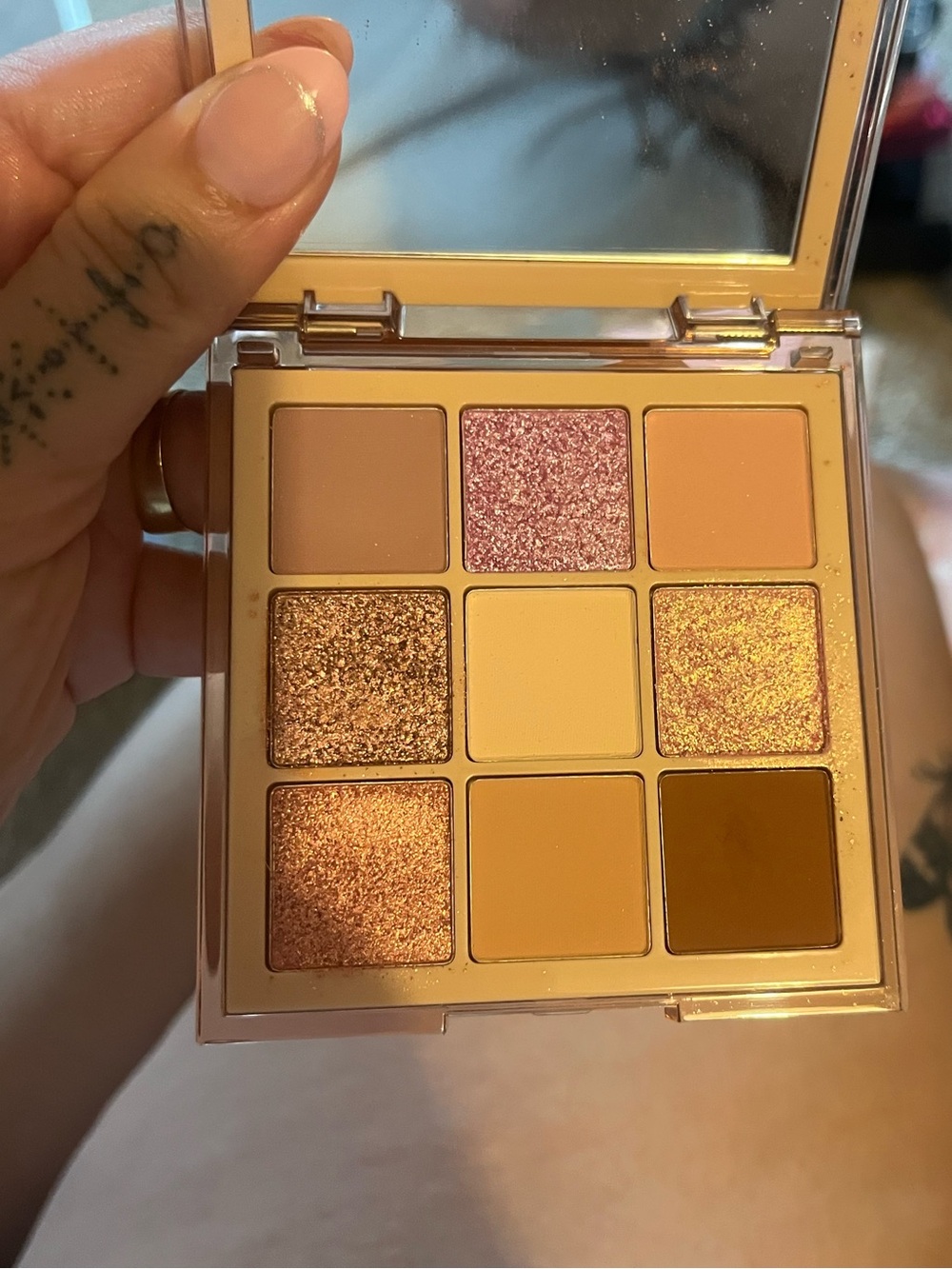 HUDA BEAUTY Nude Light Eyeshadow